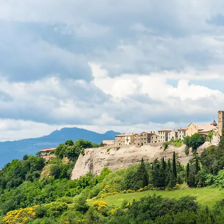 Vintage Mansion In With Garden Montegabbione