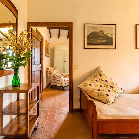 Vintage Mansion In With Garden *